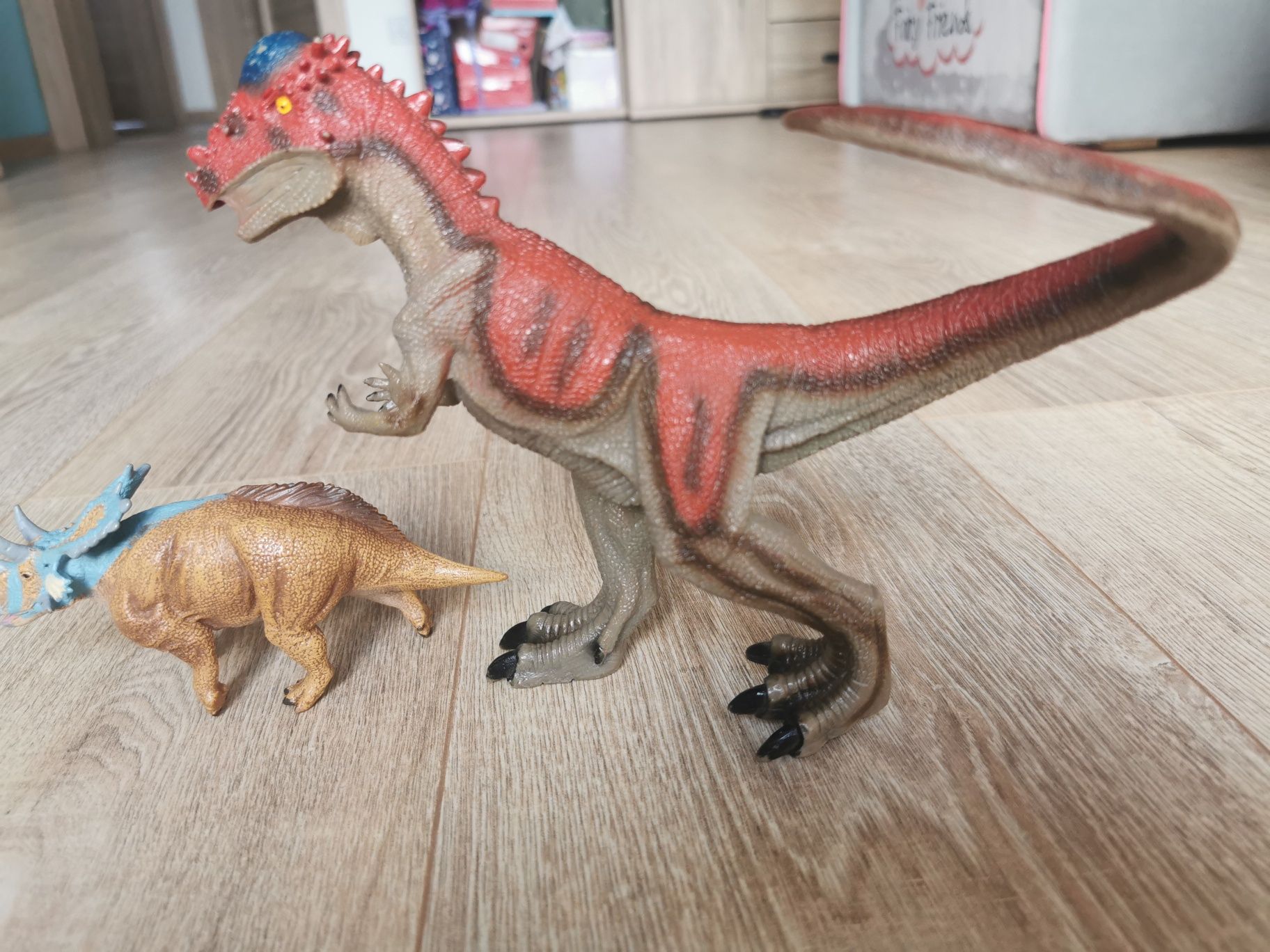 Dinozaur czerwony Welociraptor