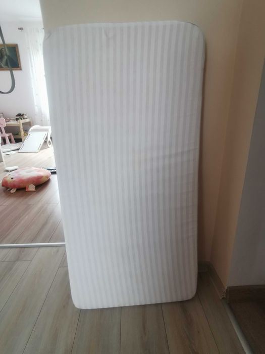 Materac do łóżeczka niemowlęcego używany