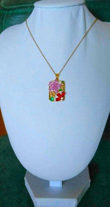 Colar Aço Dourado Rectangulo c/ Flores Cristais NOVO
