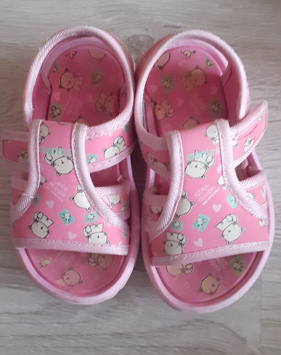 Sandałki dla dziewczynki 24