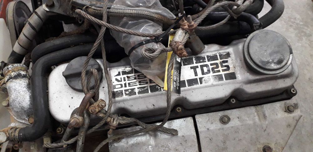 Nissan d21 2.5td  motores e caixas