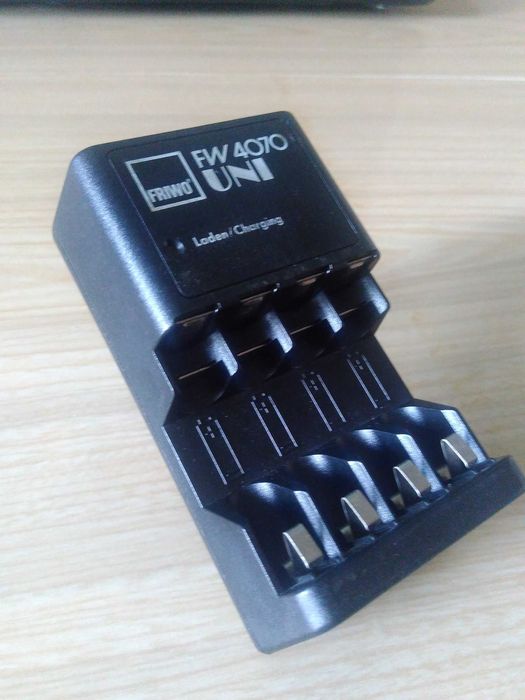 Зарядное устройство для аккумуляторных  батареек AA(aaa) Friwo