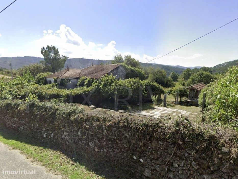 Moradia para recuperar em Mentrestido, Vila Nova de Cerveira