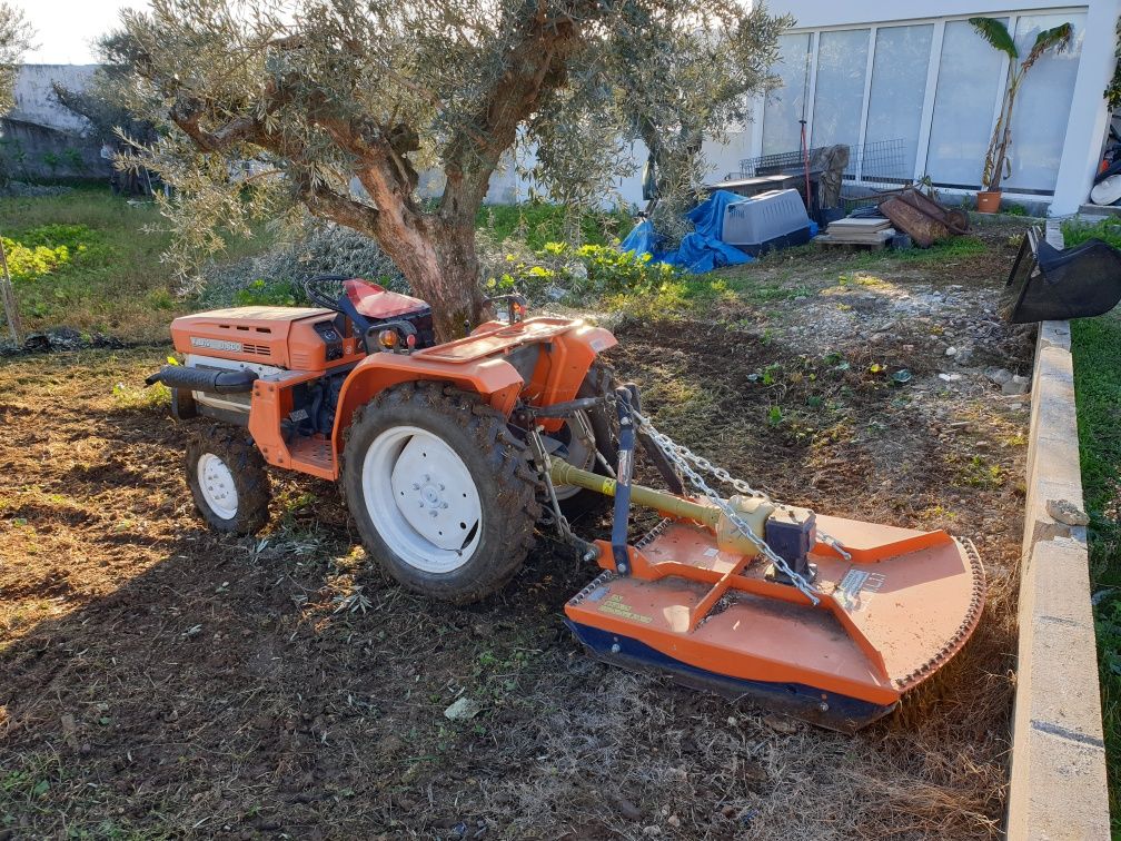 Trator Kubota B1600