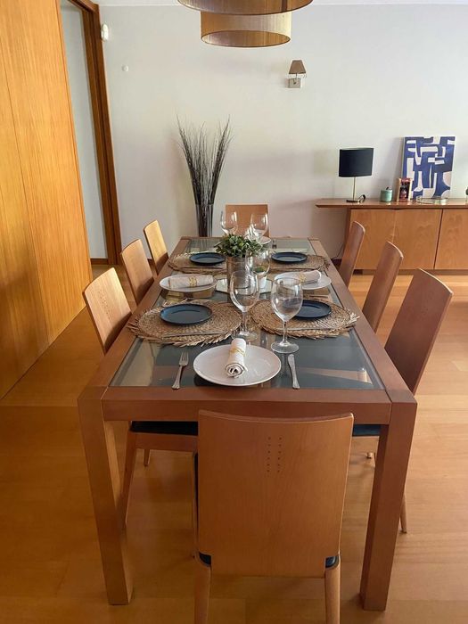 Mesa de jantar com 8 cadeiras (comedor)