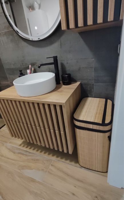 Bambusowy kosz na pranie 80 l – stylowy organizer z pokrywą i workiem