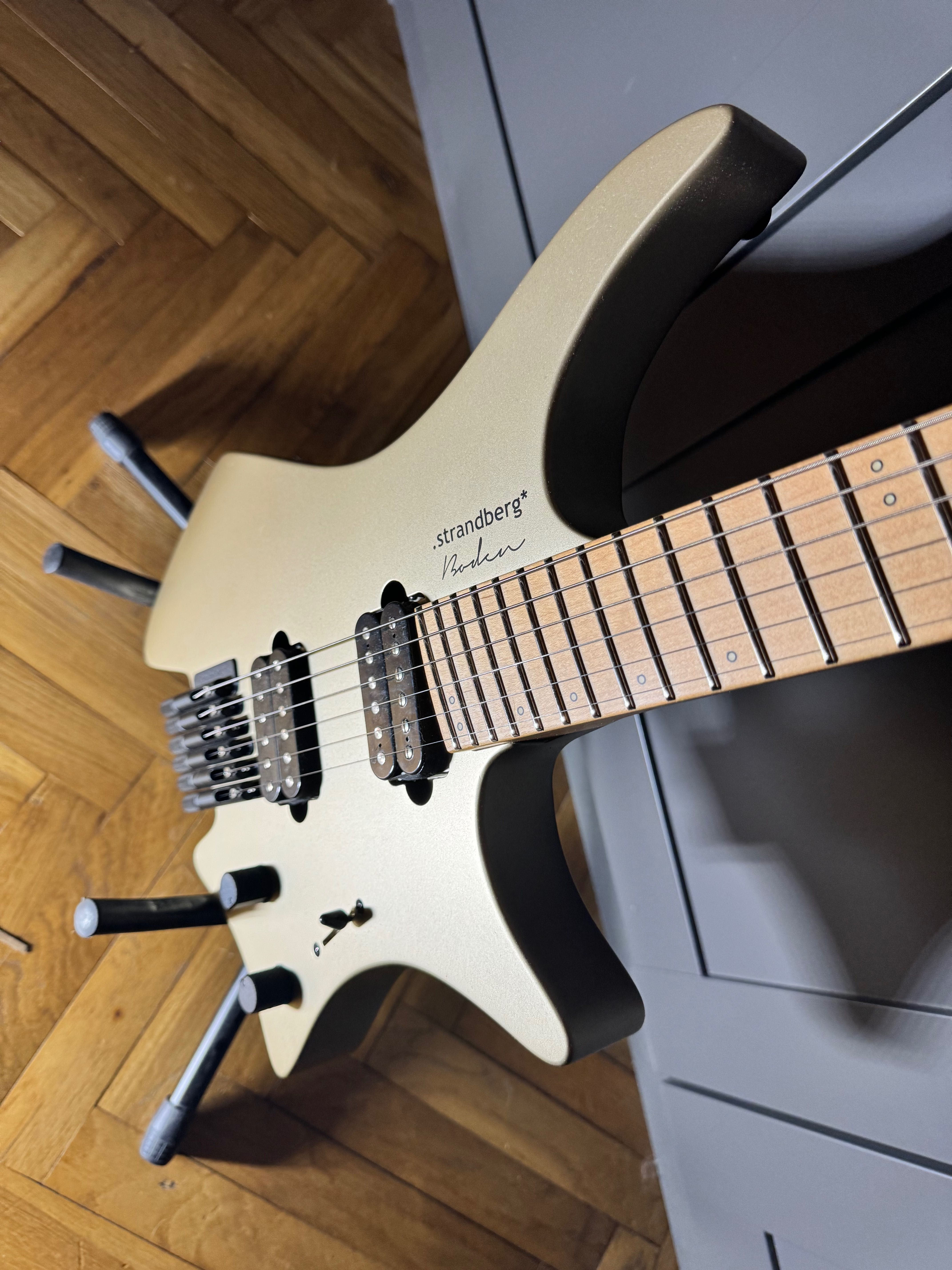 Strandberg Gold Limited edition Gitara nie Gibson Fender