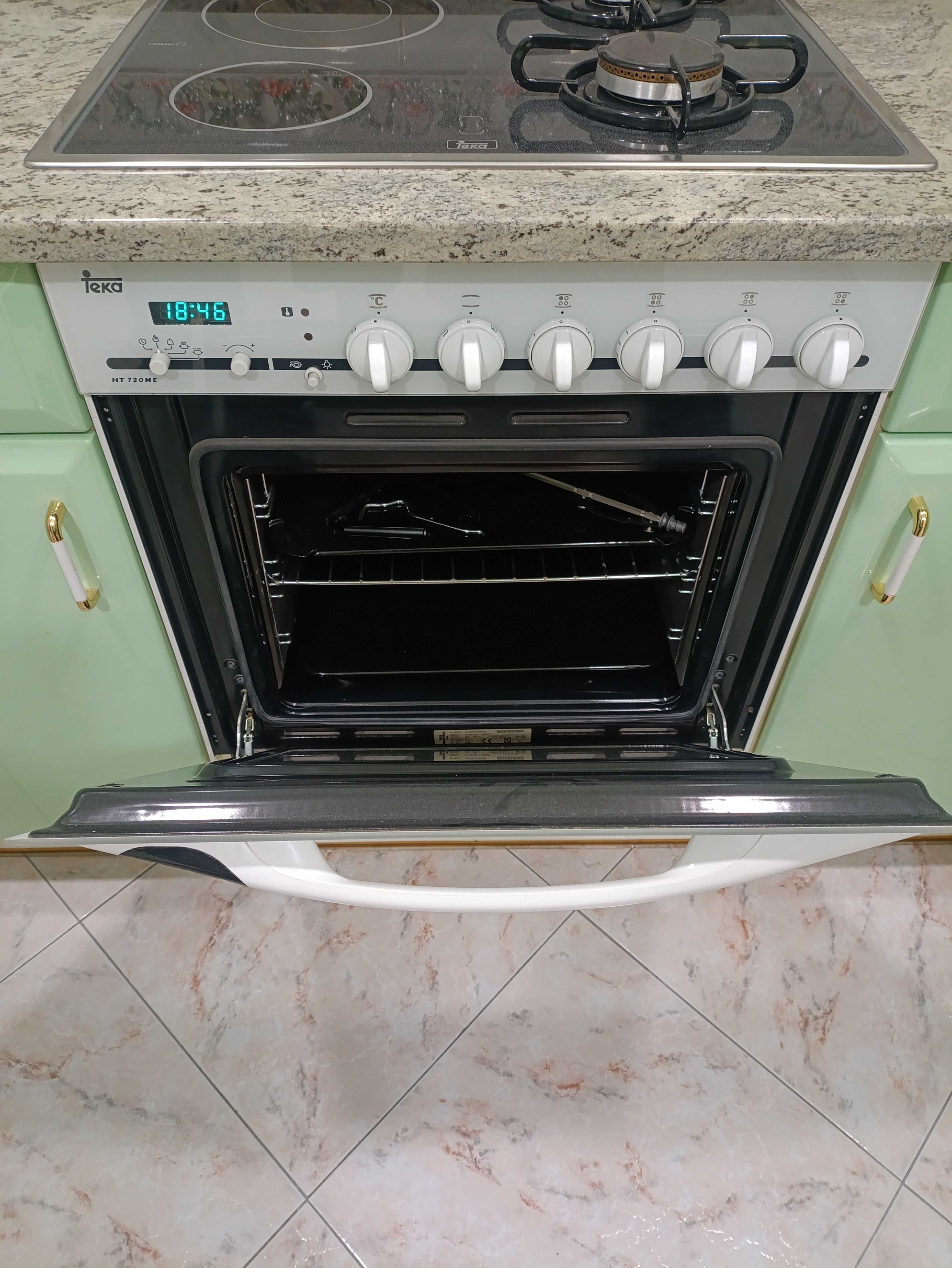 Forno e placa Teka.