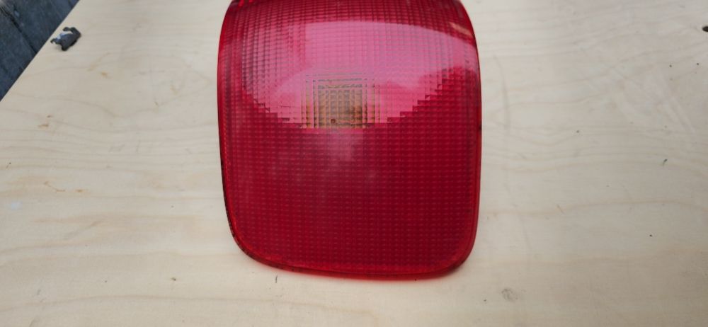 Lampa Lewa Tylna Błotnik Audi 80 B4 Sedan