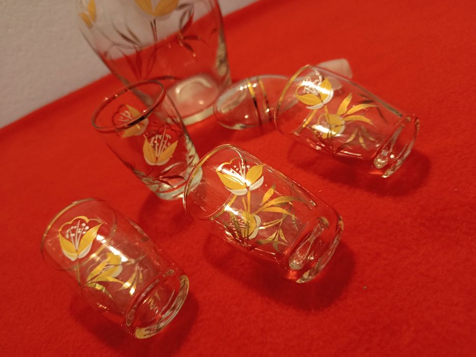 Licoreira e copos de licor vintage