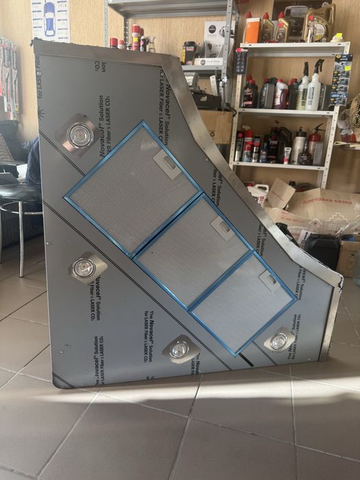 Продам витяжку кутову