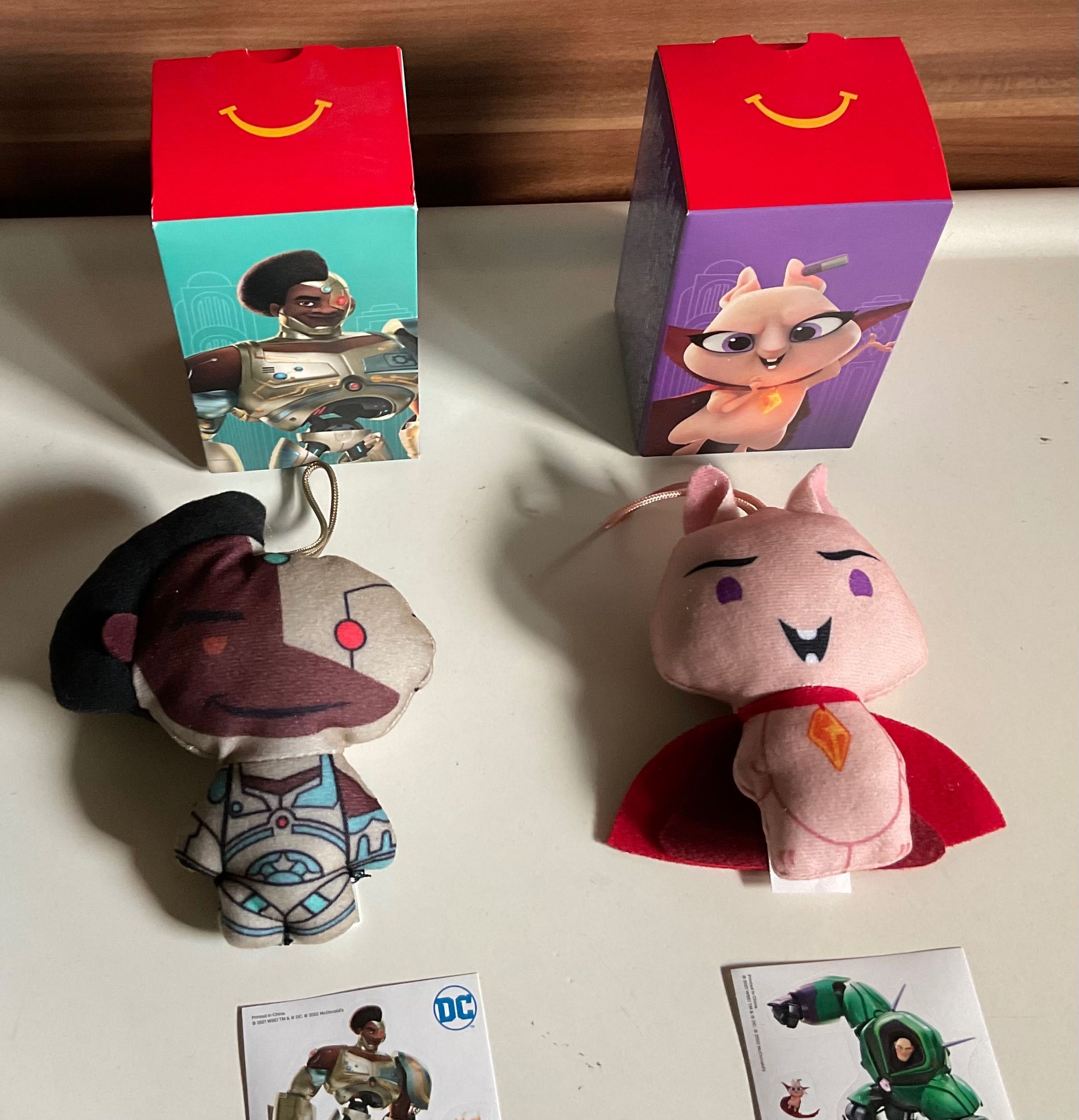 maskotki Super Lulu i Cyborga z filmu Dc Super Pets zabawki McDonald's