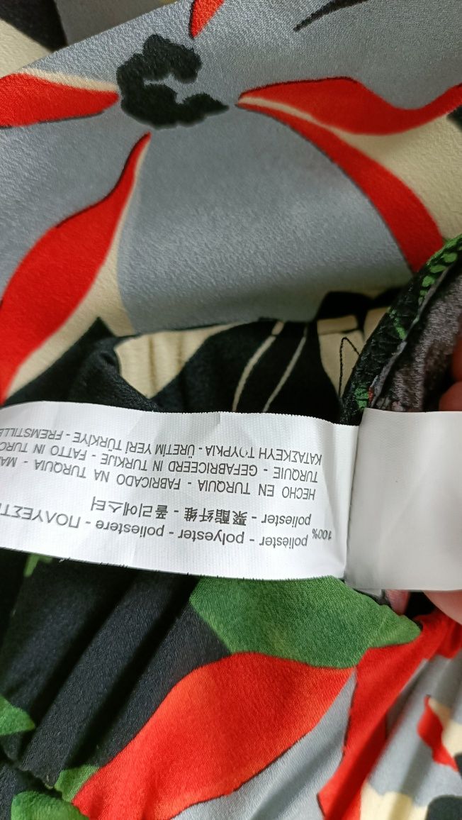 Spodnie damskie materiałowe szerokie nogawki czarne w kwiaty kuloty XS