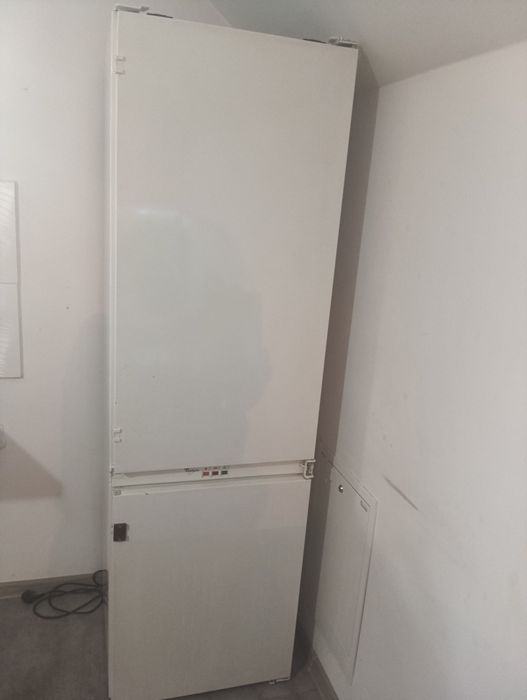 Lodówka do zabudowy Whirlpool zamrażarka duża