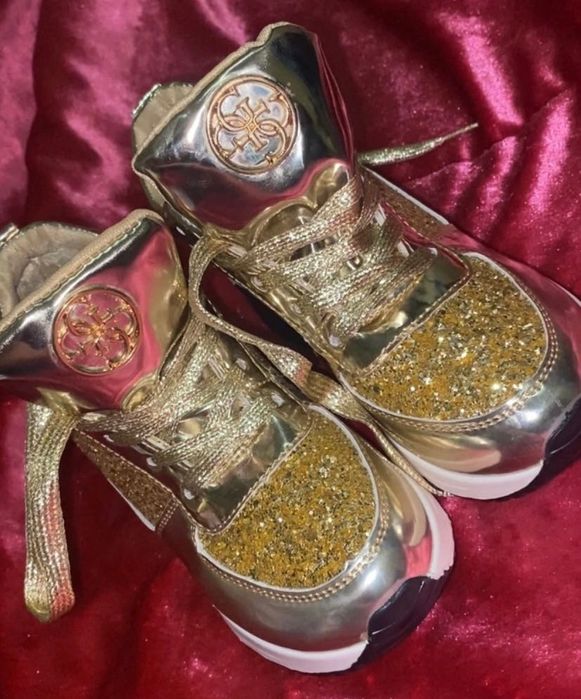 Ténis dourados guess