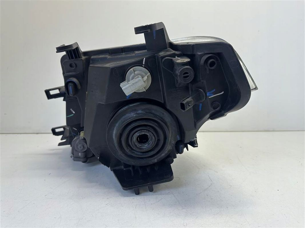 Navara Pathfinder D40 Lift 10r. Prawa Lampa Przód Eur.org