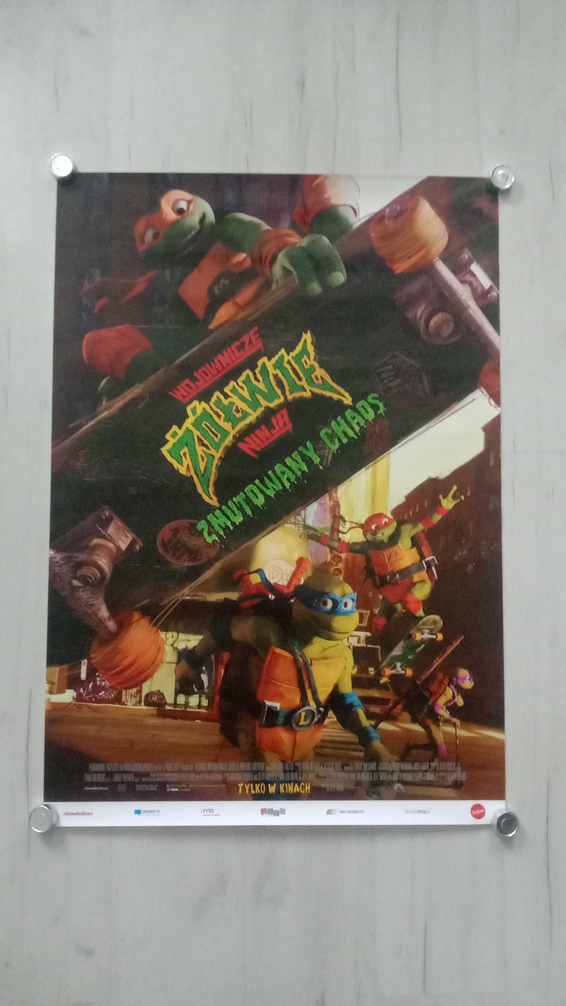 Plakat filmowy "Wojownicze Żółwie Ninja. Zmutowany Chaos"