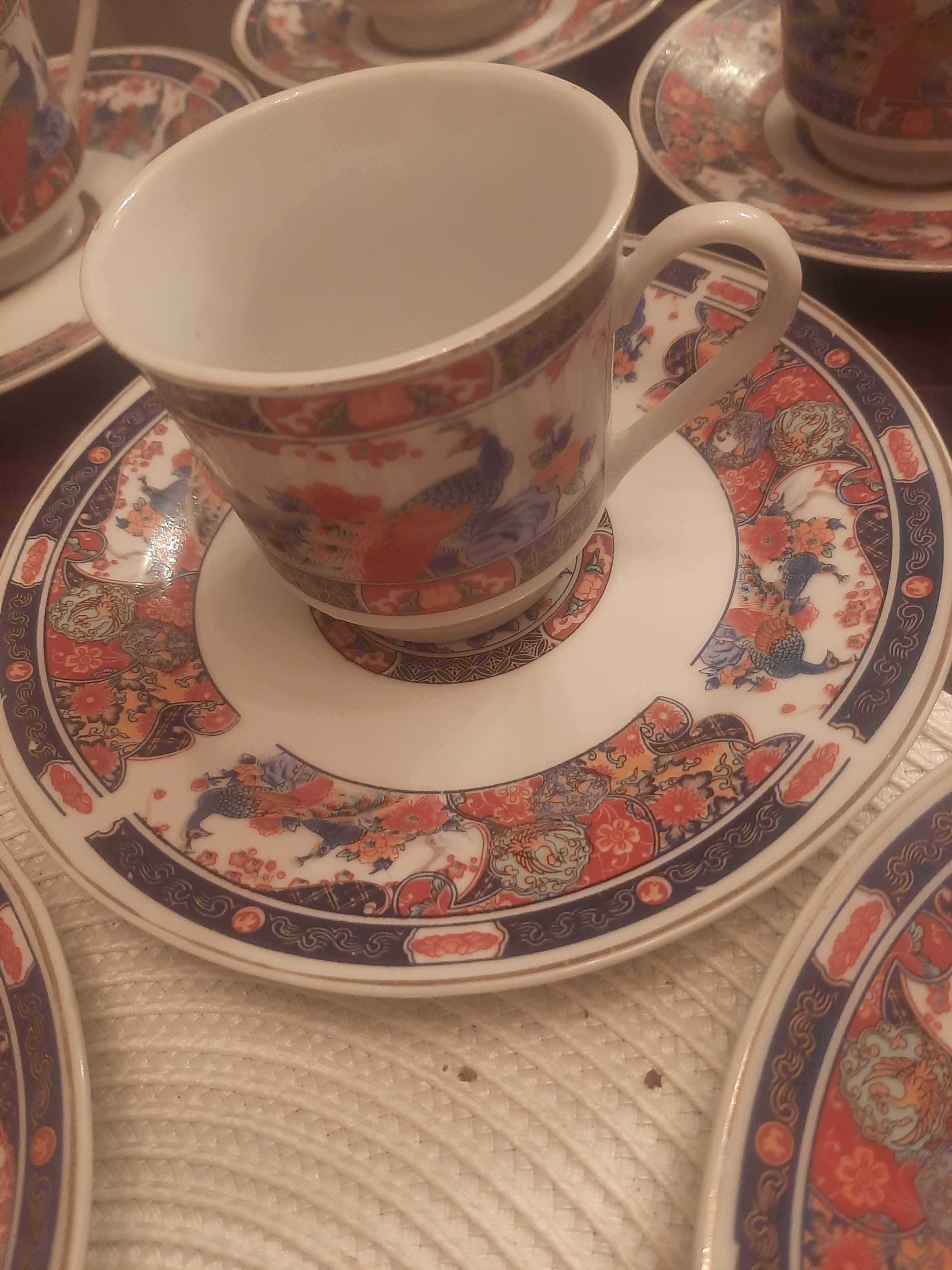 chińska porcelana do kawy z czasów PRL filiżanki talerzyki motyw pawia