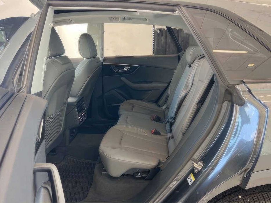 Audi Q8      2025
