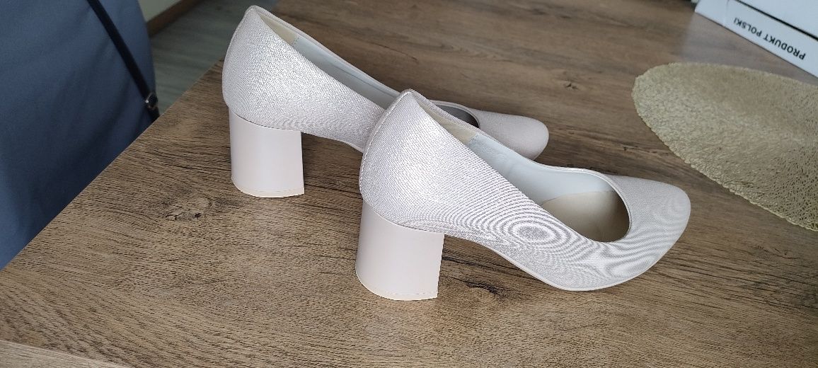 Piękne  buty damskie , czółenka r. 38  Agata But