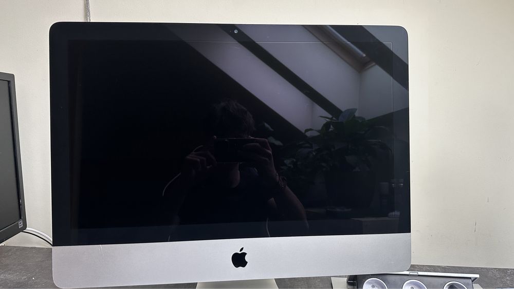 Komputer Apple iMac 21.5” i5 15gb ram 500gb SSD