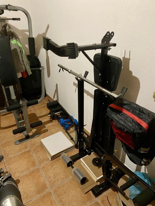Banco de Musculação com Barra e Pesos – Como Novo