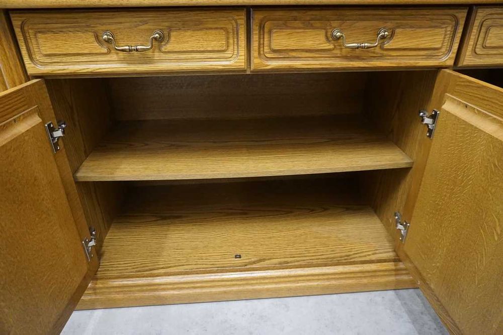 witryna z komodą dębowa szeroka podświetlana szer. 222 cm    p-994