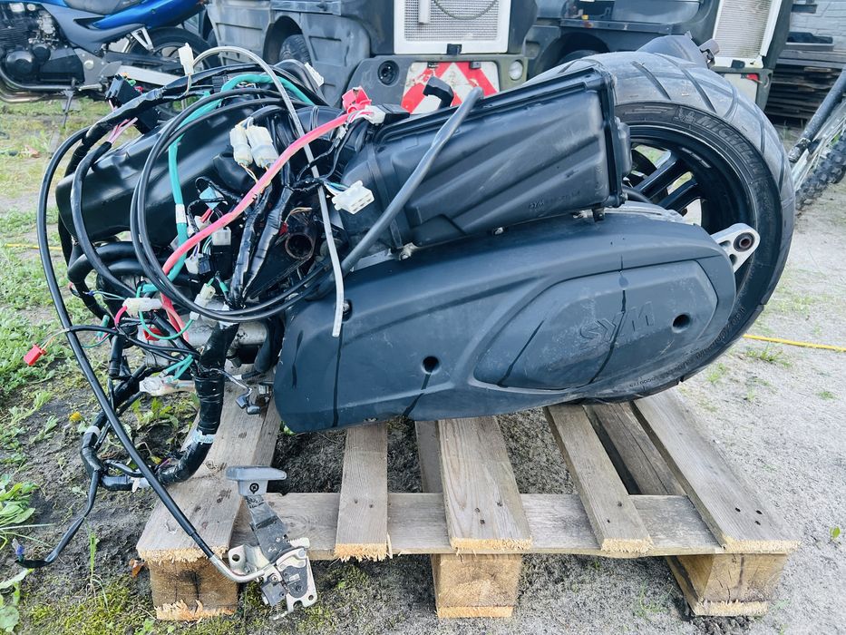 Sym Maxsym400  czesci silnik kola lampa plastiki!