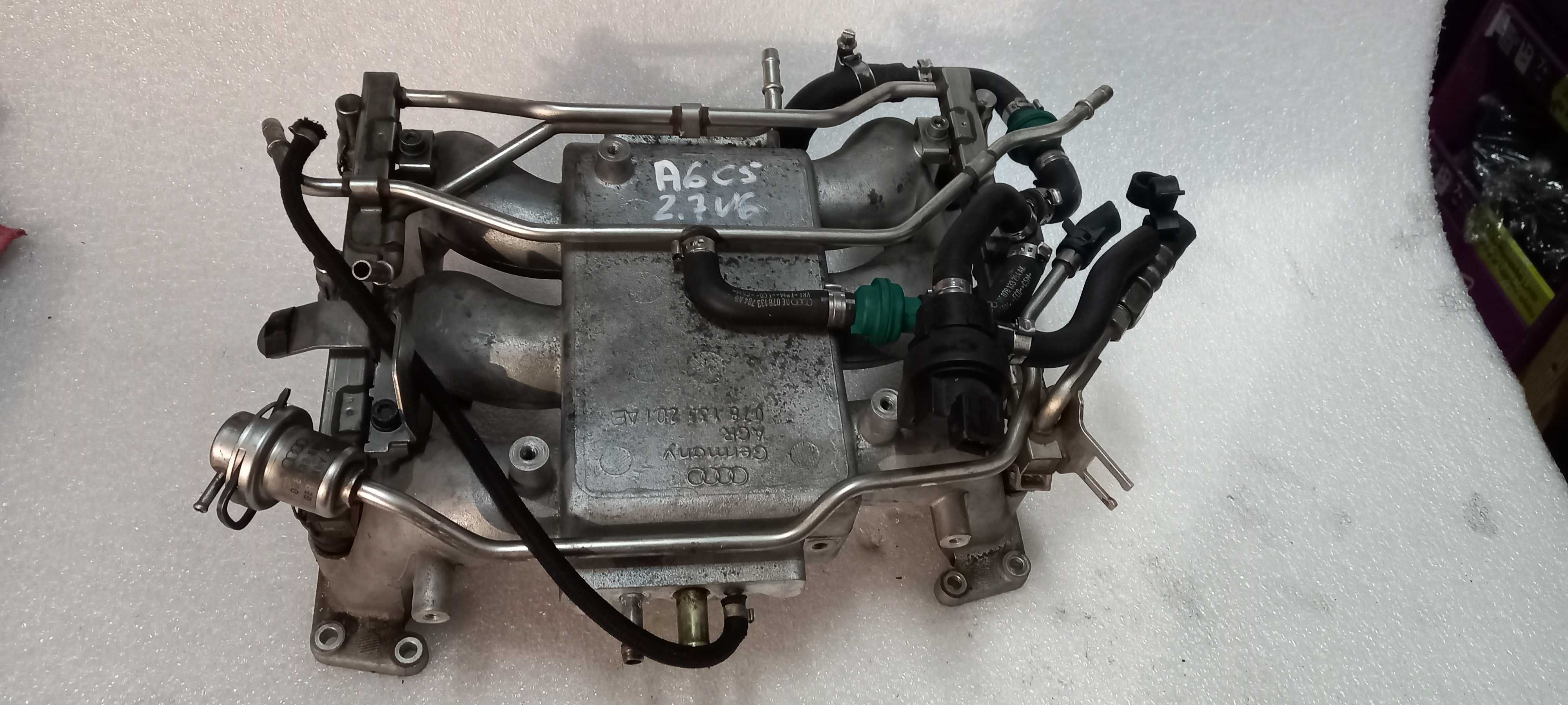 Kolektor ssący listwa wtryskowa Audi A6 C5 2.7 V6 Bi Turbo