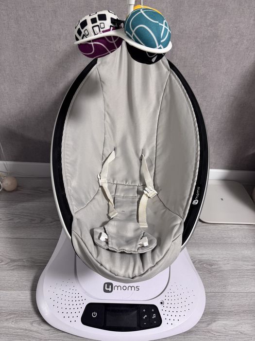 Заколисуючий центр 4Moms