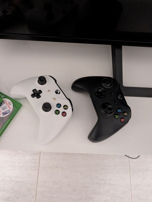 Xbone one s 1TB, dois joys e dois jogos