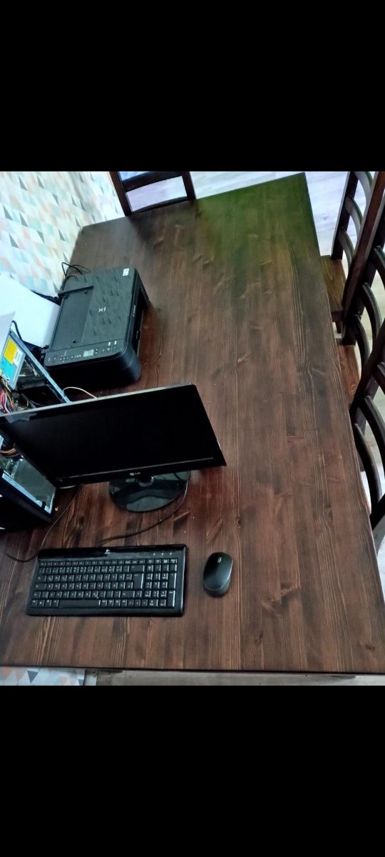 Stół z krzesłami z litego drewna kolor mahoń