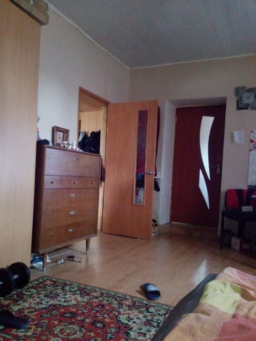 В 2-х этажном доме,комнаты, (бомбоубежище, свет всегда)