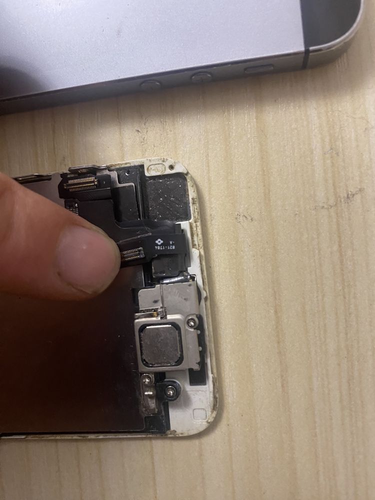 Дисплей , корпус , запчасти Айфон 5с Iphone 5s