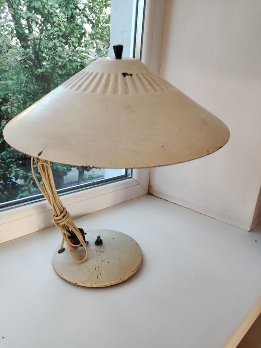 Продам настольную лампу "Лида".