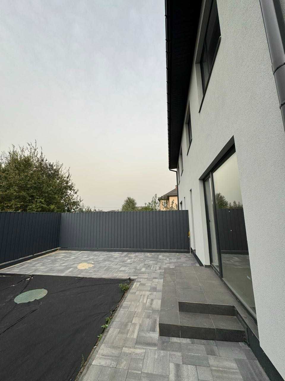 Газифікованний дуплекс 110 квм.,гараж, 2 сот. землі!