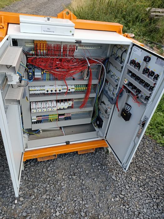 Szafa sterownicza do dźwigu lub maszyn budowlanych