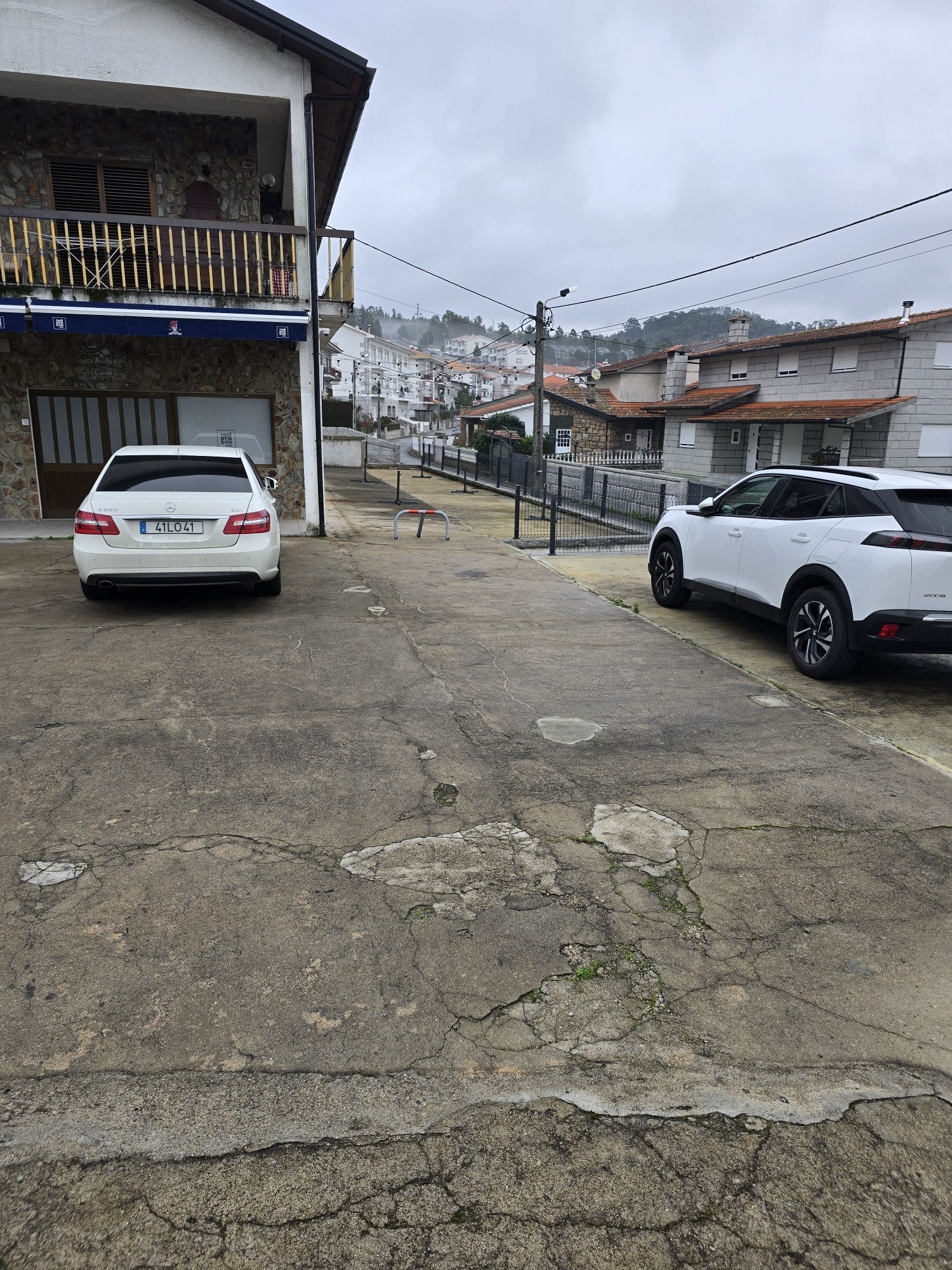 Moradia c/ 3 fracções