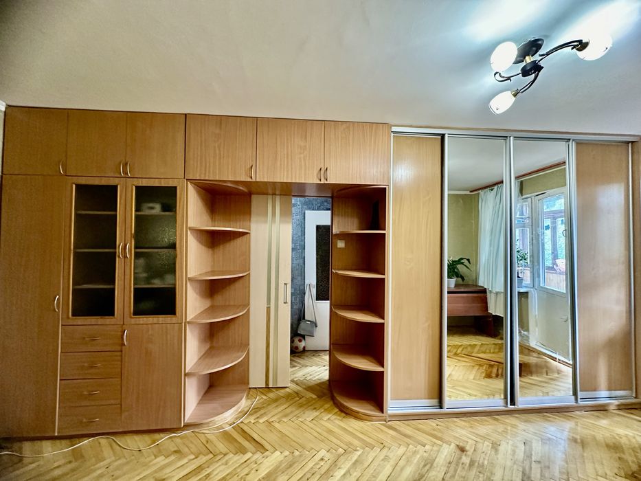 Стражеско, 7 2к квартира 3й поверх, не кутова, тепла.