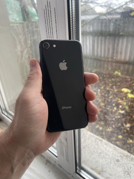 Айфон 8  4/64 в гарному стані!