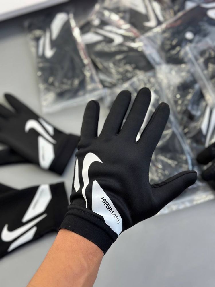 Перчатки Nike Hyperwarm