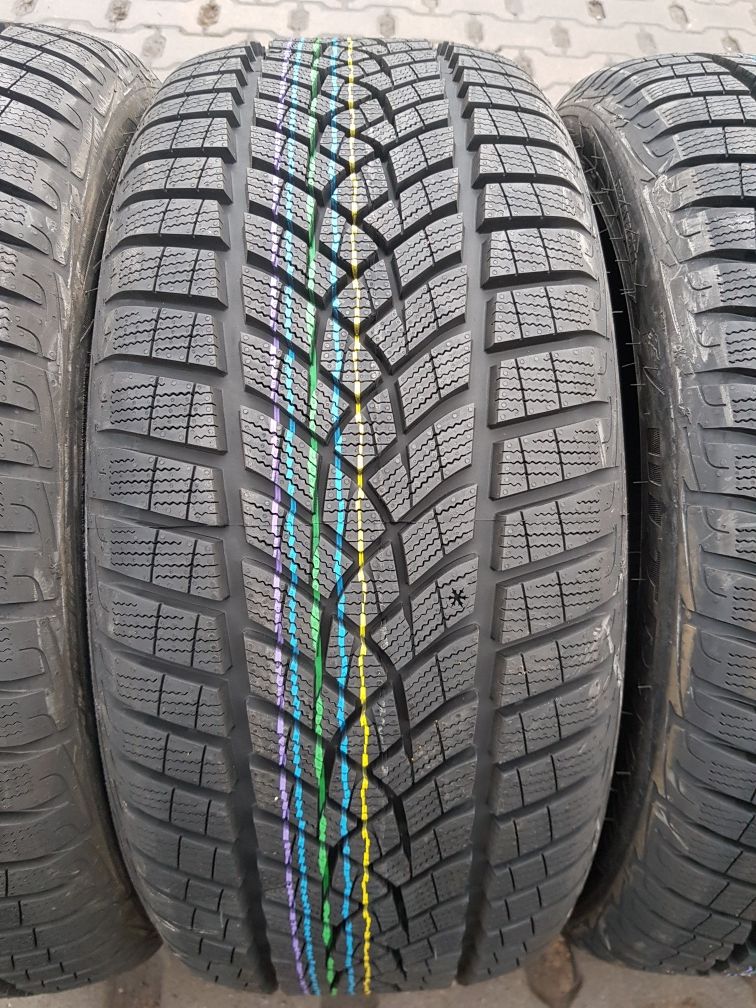 4x245/45R18 Goodyear UltraGrip Performance Nowy komplet opon zimowych