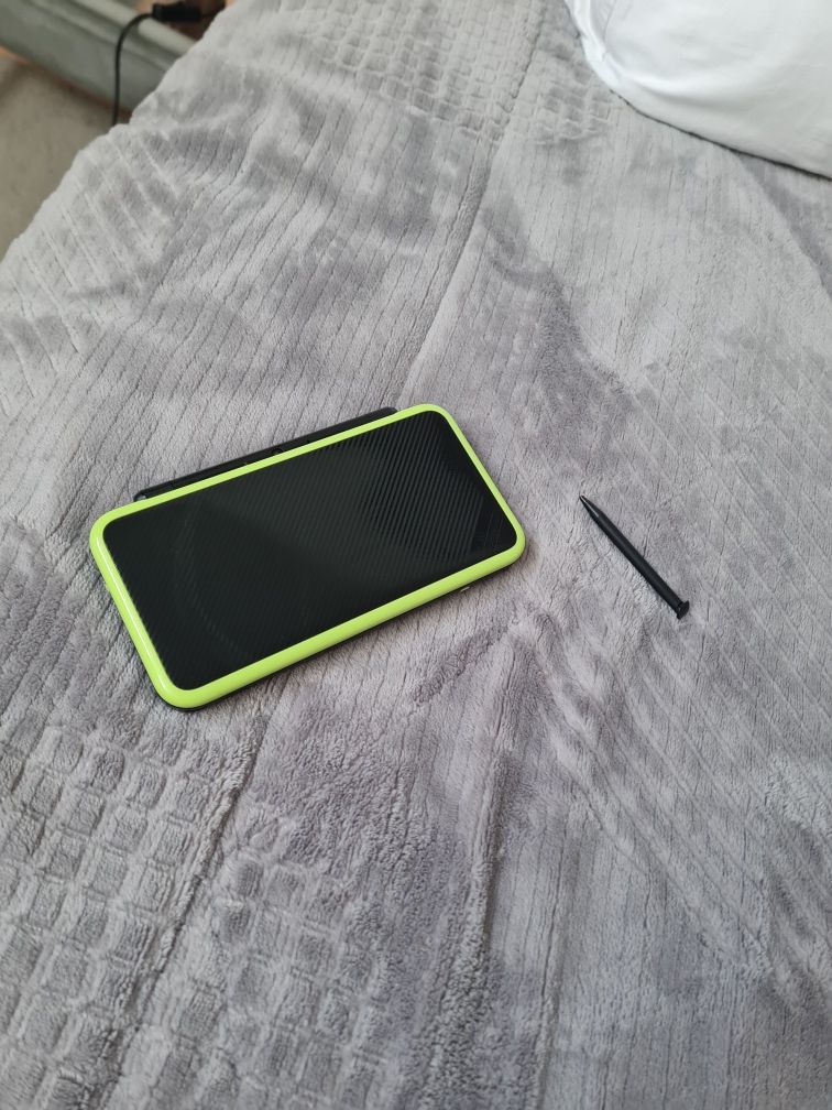 Nintendo 2DS XL + Carregador