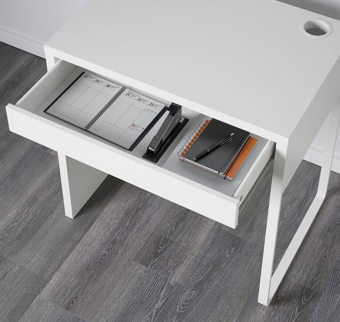 Escrivaninha/mesa IKEA MICKE branca (73x50x75 cm)