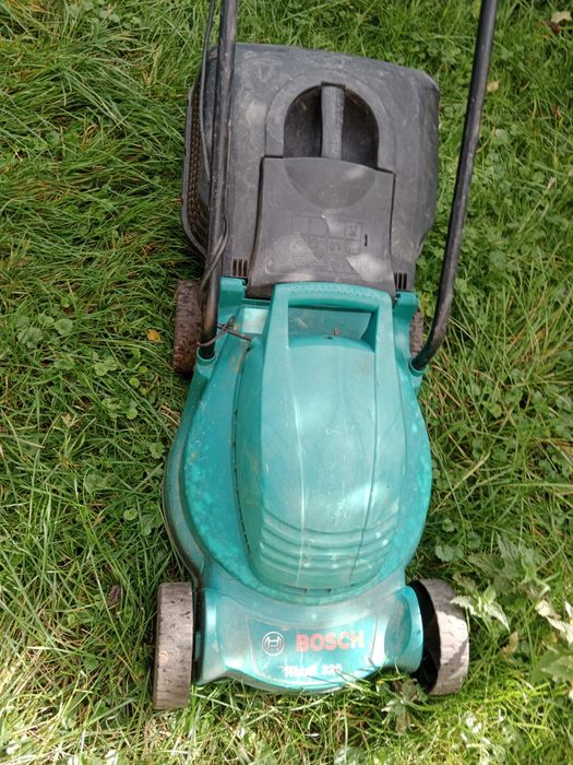Rozdrabniacz Rębak elektryczny kosiarka Bosch rotak 320 i dwie kosiark