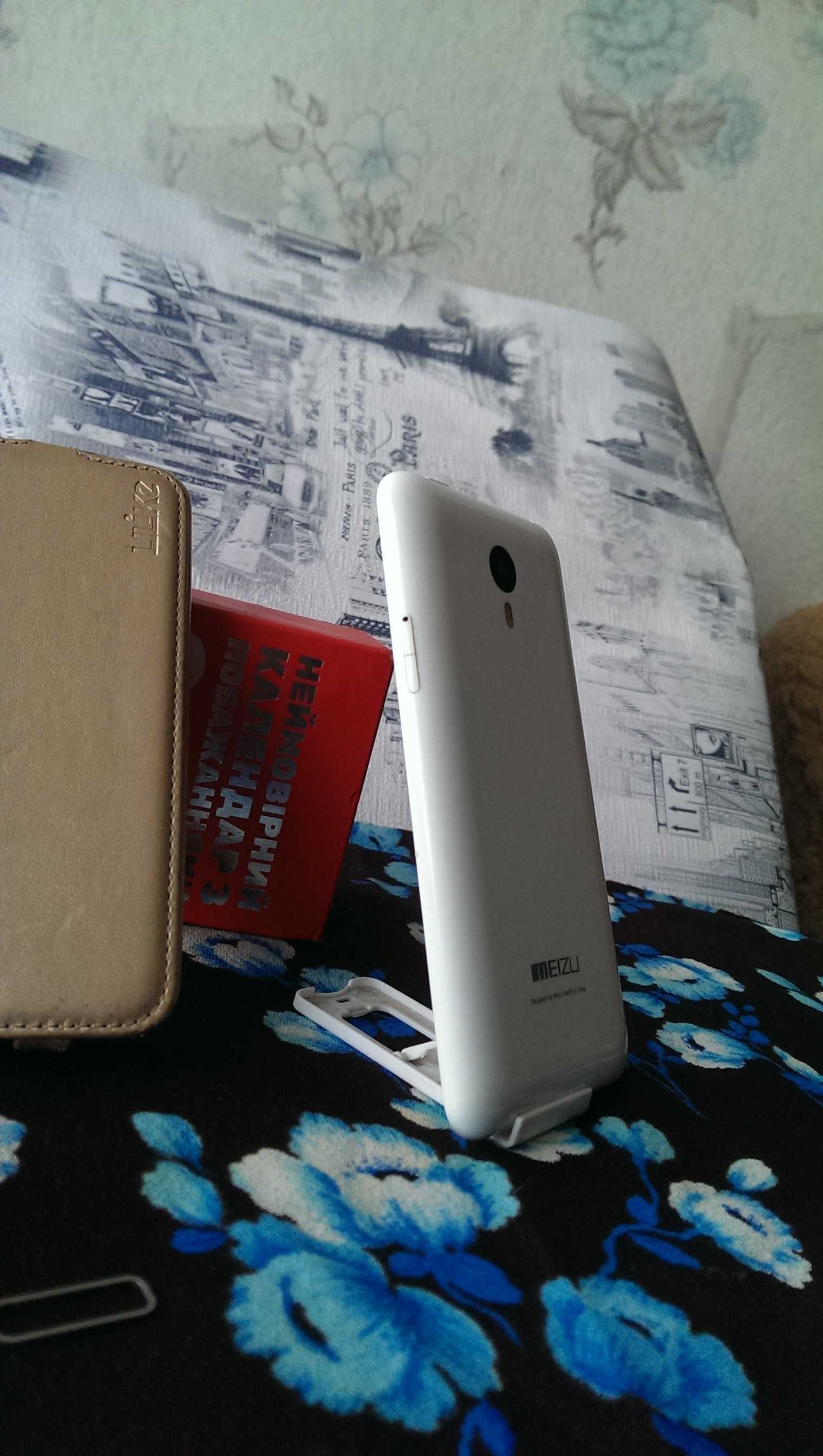Meizu M1 Note 4G с чехлом книжкой в прекрасном состоянии без проблем.