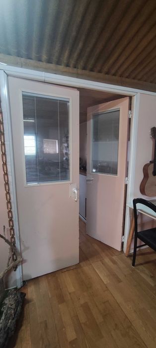 Portas maciças de escritório