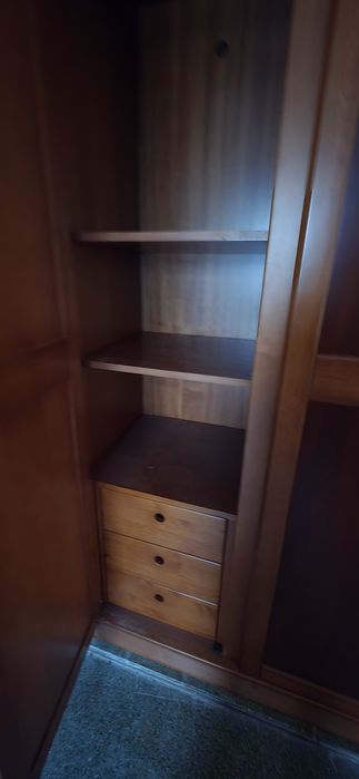 Roupeiro de 4 portas