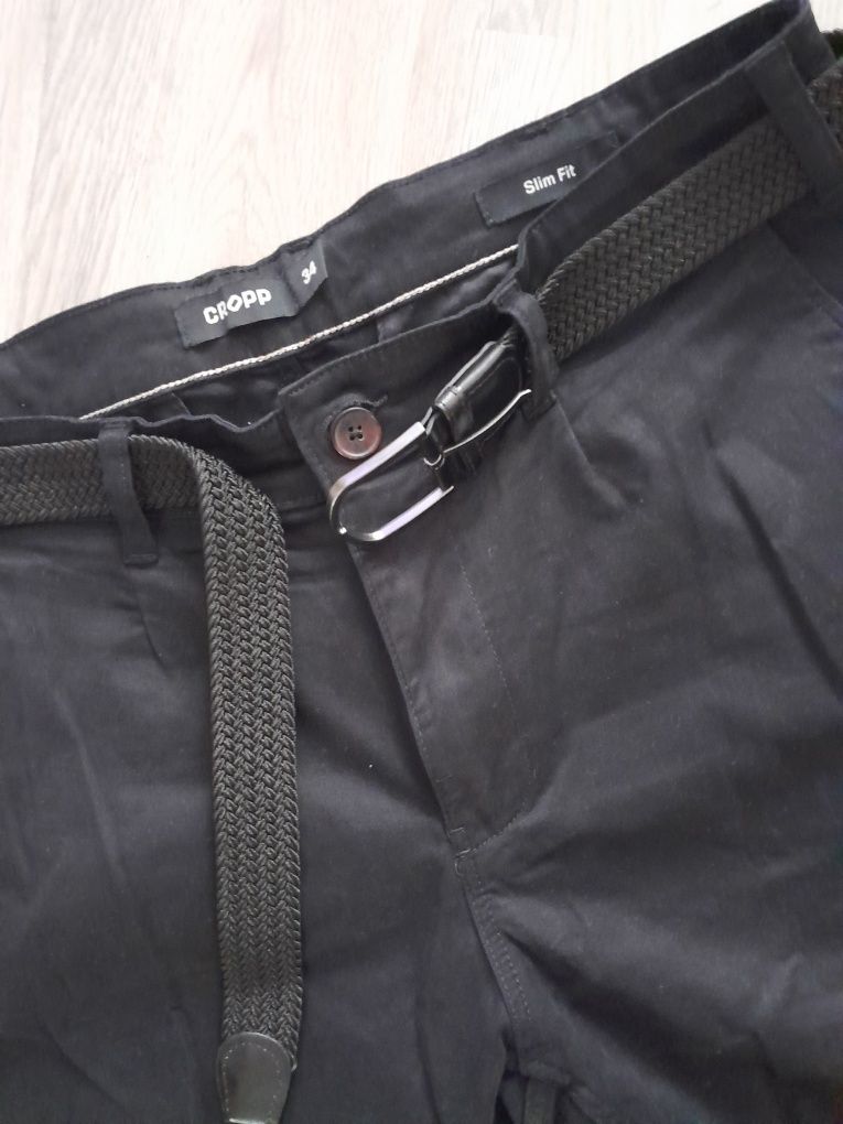 Czarne jeansy męskie z paskiem Slim Fit  Cropp