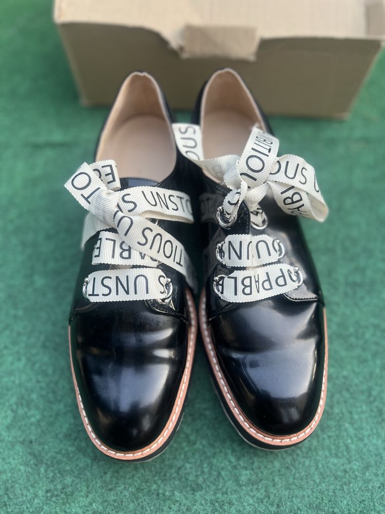 Lakierowane Buty derby ZARA na platformie, rozmiar 38